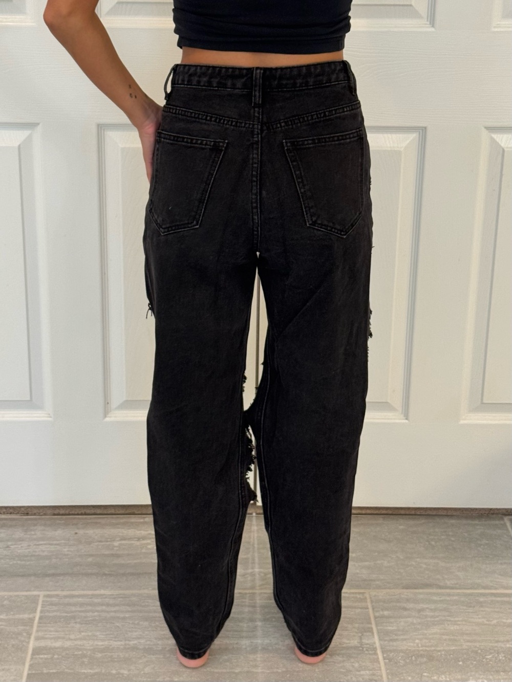 PrettyLittleThing Open Thigh Distressed Mom Jeans Black - Picture 2 of 7